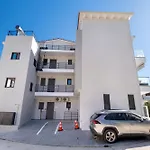 Mella Roa - Emer Apartment