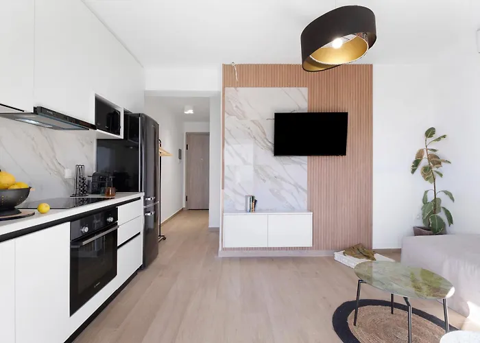 Mella Roa - Emer ניקיאנה